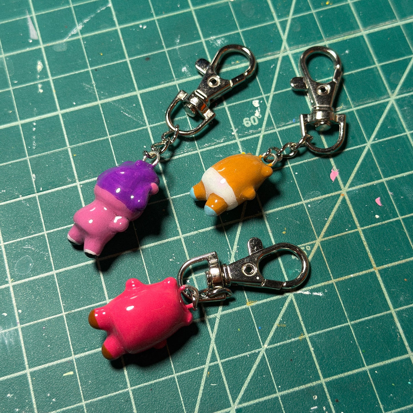 Otter Keychain [MADE TO ORDER 2-3 WEEKS]